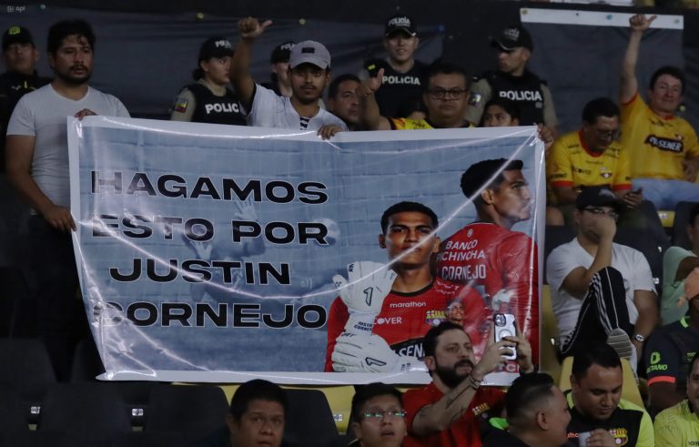 (FOTOS-VIDEO) El homenaje de BSC y Burrai para Justin Cornejo