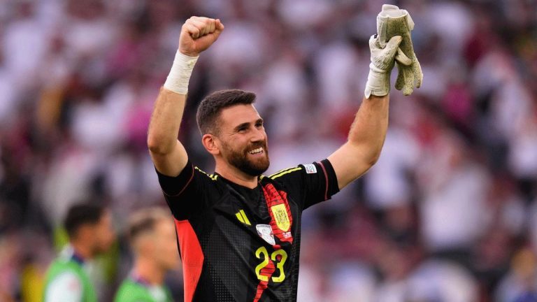 Unai Simón: De ser campeón de la Euro a estar casi medio año de baja