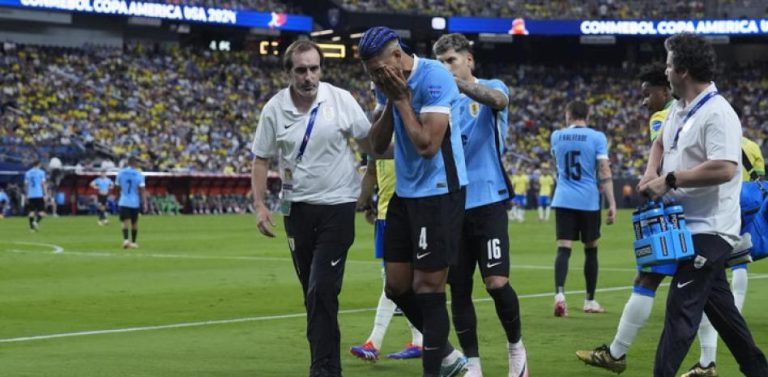 OFICIAL: Ronald Araujo será operado y estará 4 meses de baja