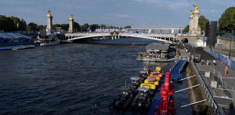 Escándalo en París 2024: se aplaza el triatlón olímpico por la calidad del agua del Sena