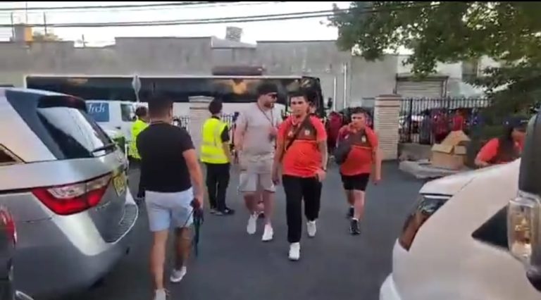 “JUGADORES SE CAMBIARON EN EL BUS”: Problemas en el Emelec VS D. Cuenca
