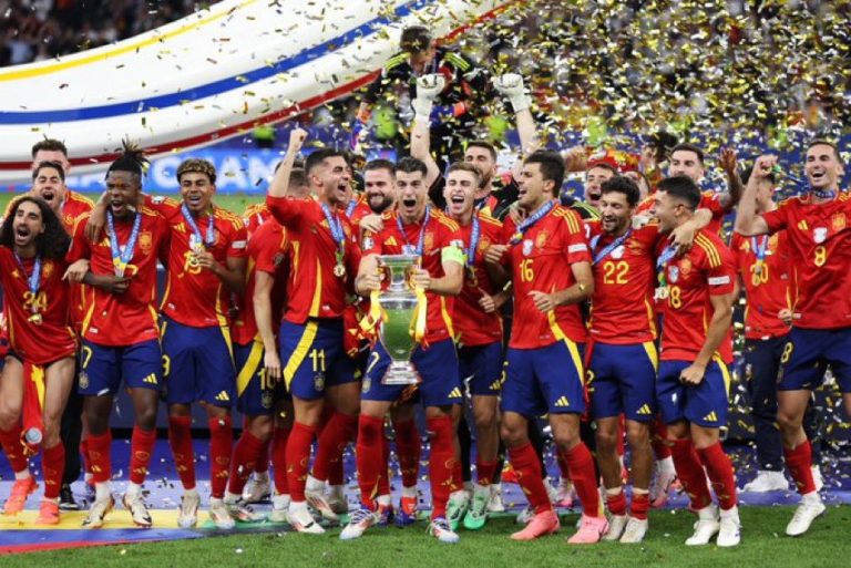 (FOTOS) España se lleva todos los premios de la Eurocopa