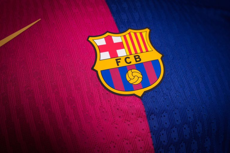 (VIDEO) El Barça presenta la esperada camiseta de su aniversario 125