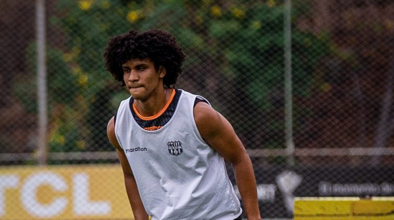 Eduard Bello ya entrenó con Barcelona