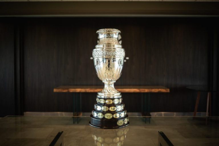 El particular trofeo que levantará el campeón de la Copa América