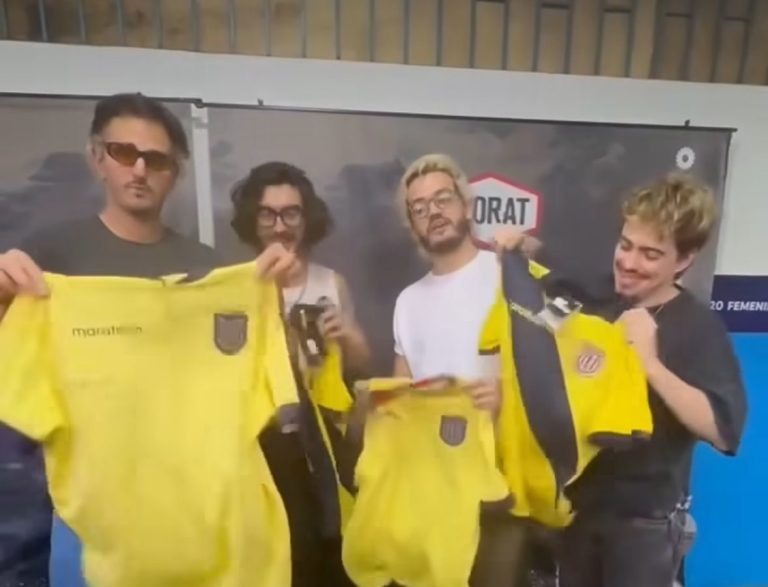 (VIDEO) Los regalos de Antonio Valencia para la banda Morat