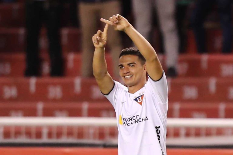 Reportan que Alexander Alvarado será nuevo jugador de la Universidad Católica