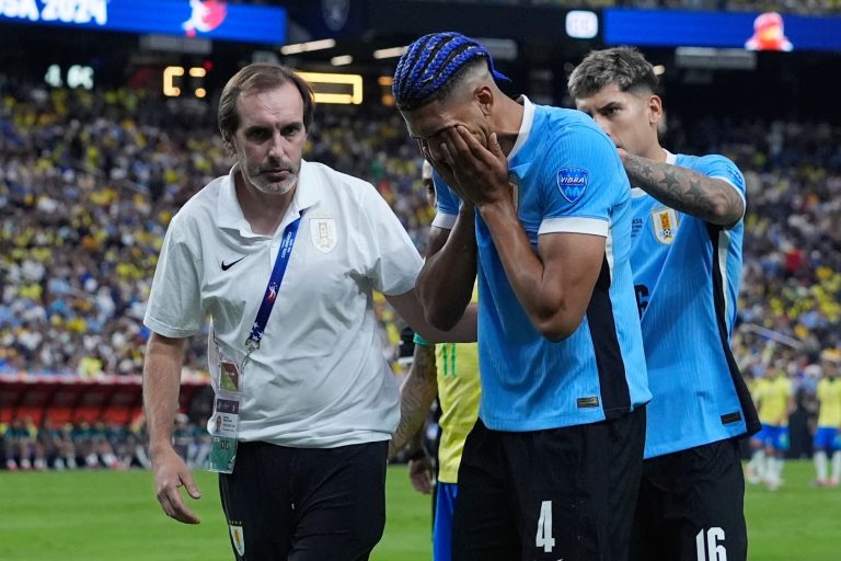 SE PIERDE LAS SEMIS Y LA FINAL: Araujo estaría dos meses de baja