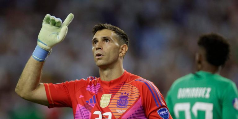 Alberto Martínez, papá del ‘Dibu’: “Todo el mundo quiere tener un Emiliano Martínez en cancha”