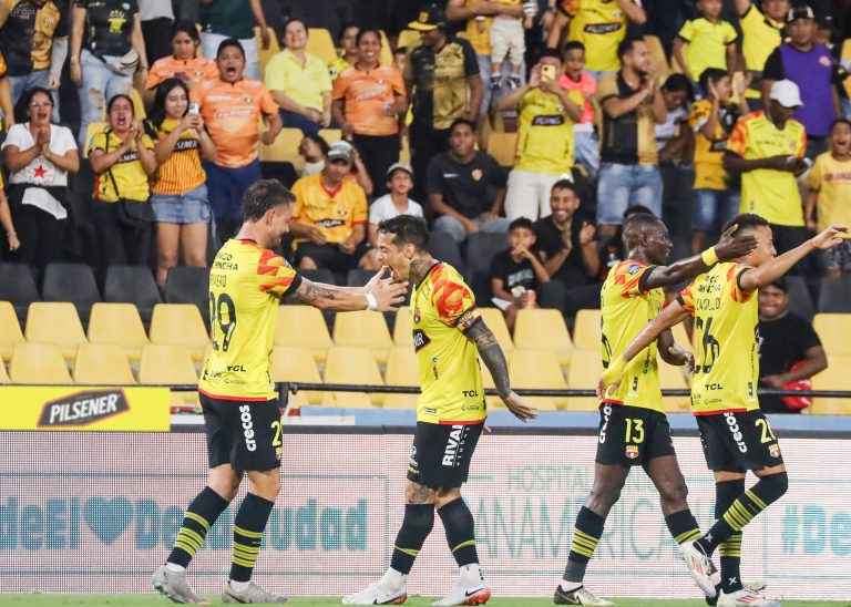 VUELVE LA LÍNEA DE 3: El posible 11 de BSC Vs. Universidad Católica