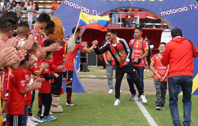 (VIDEO) Daniel Pintado fue homenajeado en el Deportivo Cuenca Vs. Universidad Católica