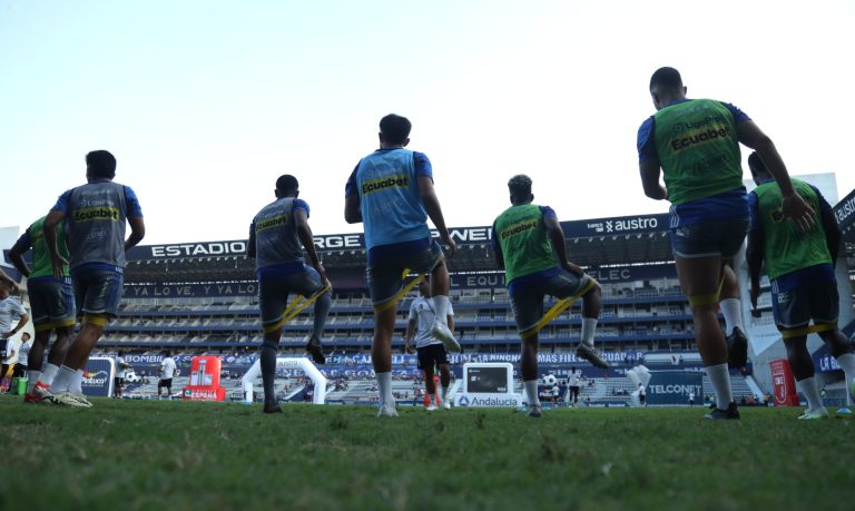 (VIDEO) En Emelec “no habrá sanciones por el momento” a jugadores por escándalos en carnaval