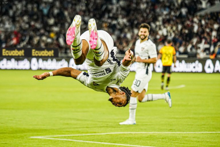 (VIDEO) PUNTERO ABSOLUTO: LDU goleó a BSC en el Rodrigo Paz