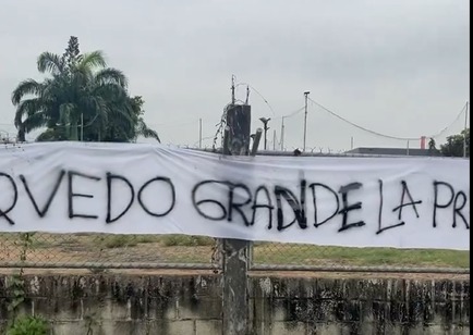 (VIDEO) Han sido colgados trapos en contra de los jugadores de Emelec y José Pileggi