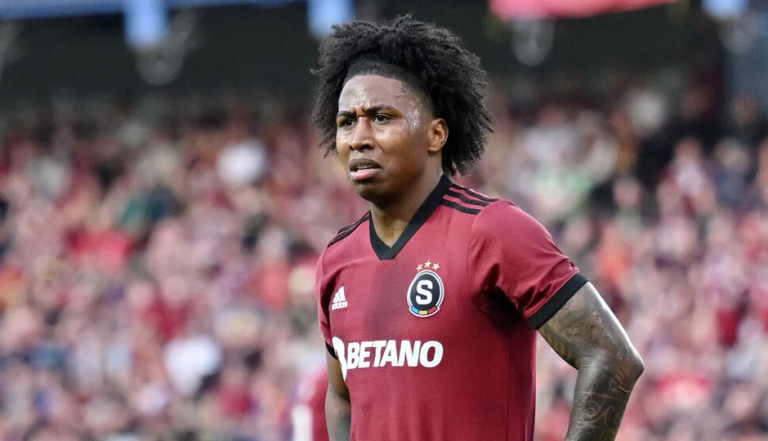 Everton sigue presionando por Preciado, pero Sparta Praha no lo quiere soltar