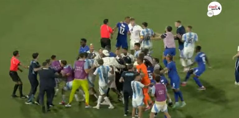 (VIDEO) CON INCIDENTES AL FINAL: Francia eliminó a Argentina en los Juegos Olímpicos