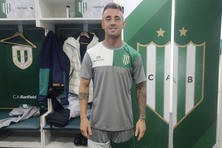 SOLO FALTA EL ANUNCIO: Kitu Díaz ya luce los colores de Banfield