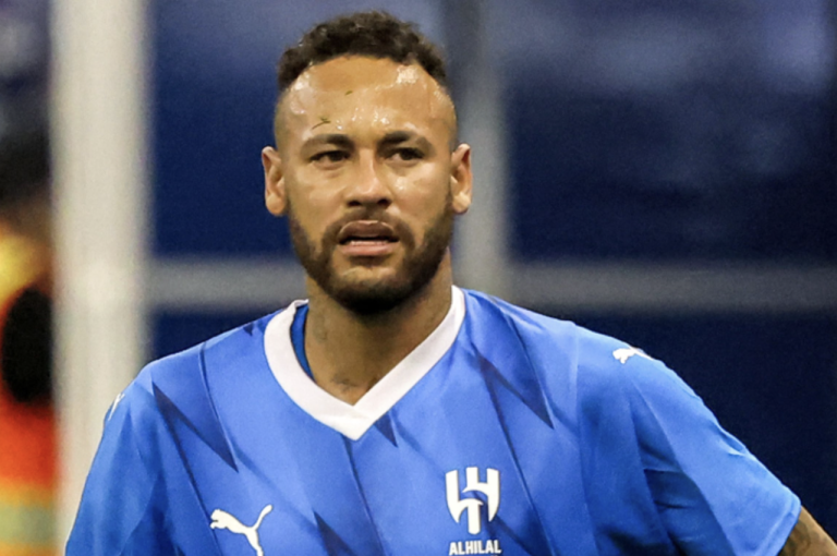 ¡Neymar desmiente que vaya a fichar por el Barcelona!