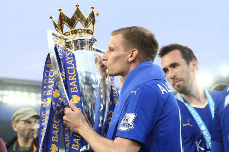Se retira uno de los héroes del Leicester campeón