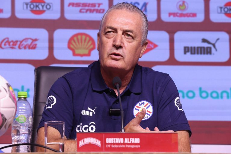 Gustavo Alfaro realizó su primera convocatoria con Paraguay