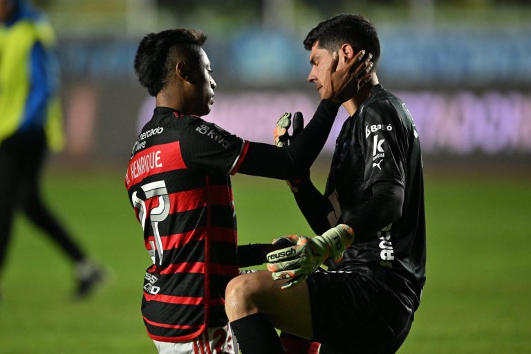 (VIDEO) Flamengo clasificó a cuartos de final a pesar de caer ante Bolívar