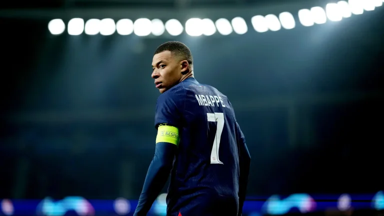 Mbappé reclama 55 millones al PSG