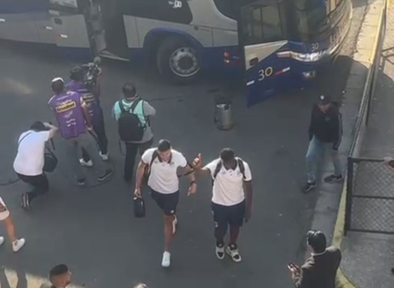 “Hoy cómete los goles”, así molestaban los hinchas de BSC a los jugadores de Católica