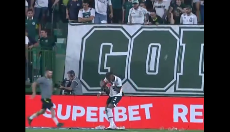 (VIDEO) TERRIBLE BOTELLAZO: Robert Arboleda fue agredido en la Copa de Brasil