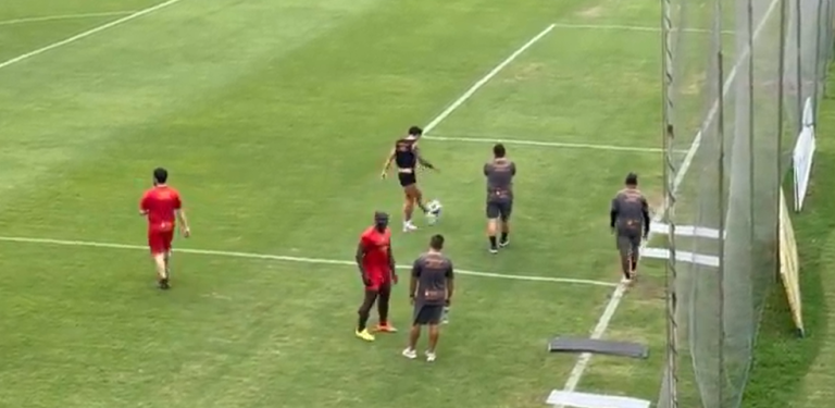 (VIDEO) Joao Rojas realiza trabajos de recuperación en cancha
