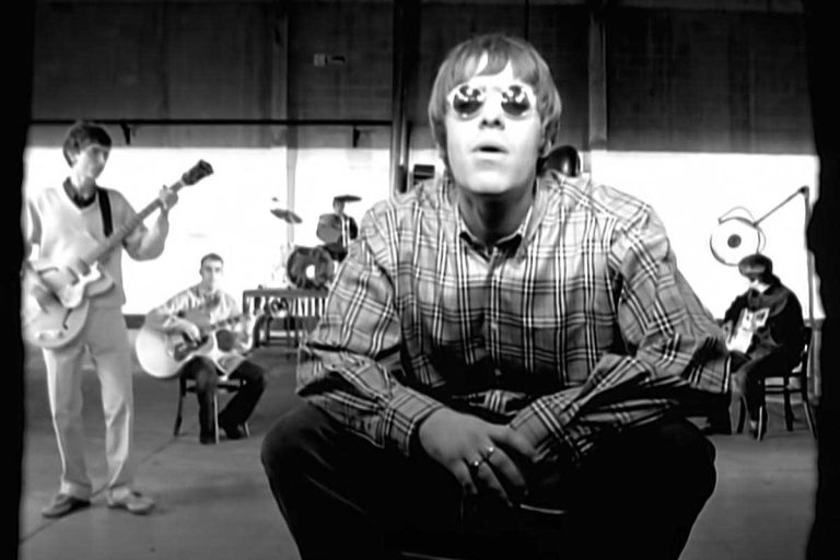 (VIDEO) Premier League: Presentaron un nuevo fichaje con ‘Wonderwall’ de Oasis