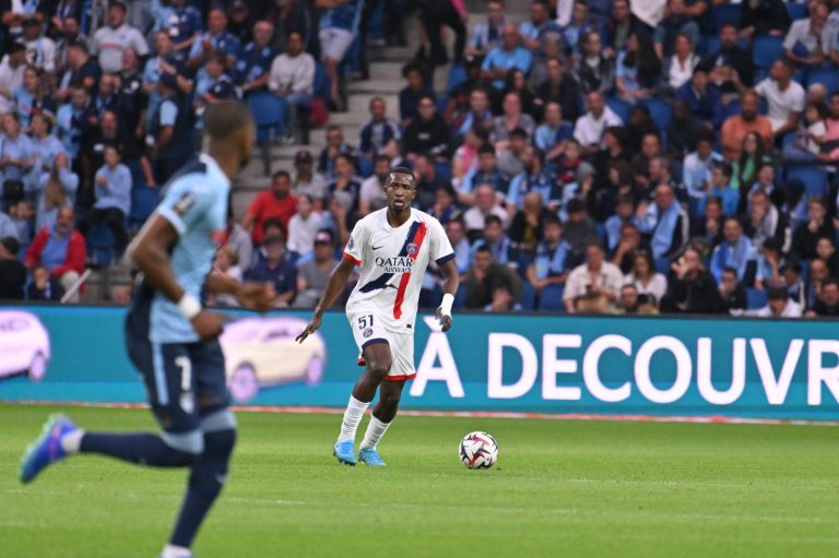 (VIDEO) “Tienes que ser completo”: Las palabras de Luis Enrique sobre Willian Pacho