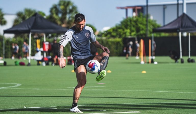 Messi entrenó diferenciado por gripe