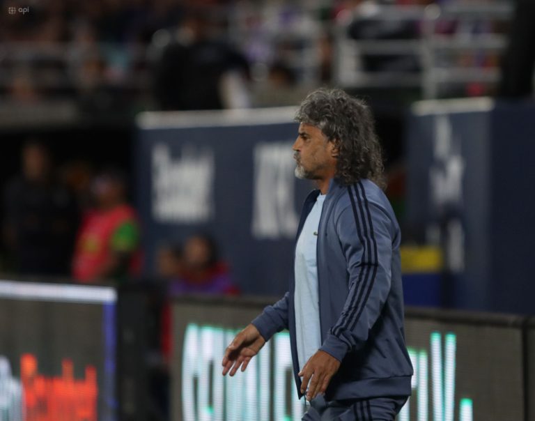 (VIDEO) Leonel Álvarez, contra el arbitraje: “IDV no necesita estos favores”