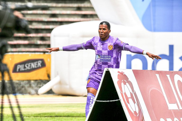 (VIDEO) PRIMER TRIUNFO EN LA ETAPA: Aucas goleó a Cumbayá en el Atahualpa