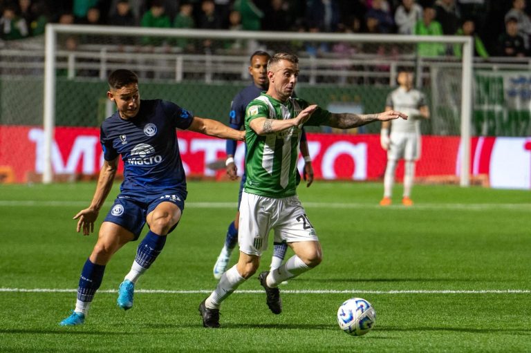 (VIDEO) ANTES DE SU GRAVE LESIÓN: Kitu Díaz destacaba y participó en el 1er gol de Banfield