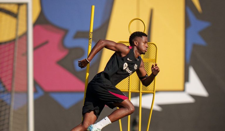 Ansu Fati da un paso más en su regreso y ya toca balón