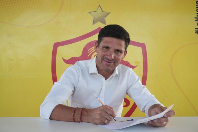 OFICIAL: Gabriel Pereyra es el nuevo DT de Aucas