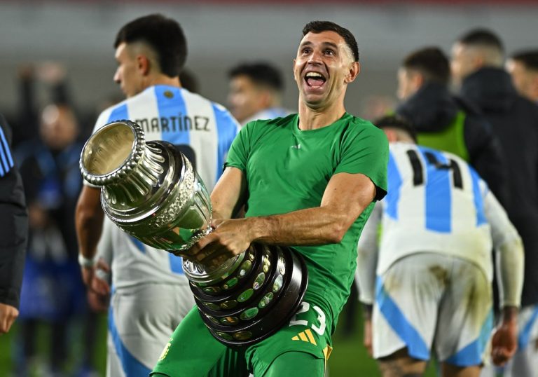 La FIFA suspendió al Dibu Martínez