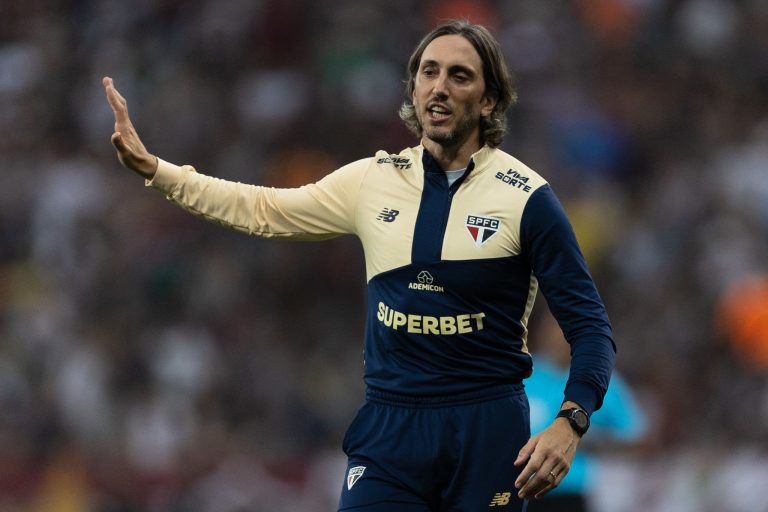Boca Juniors negocia por Luis Zubeldía