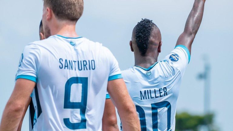 (FOTOS) El gran gesto de Miller Bolaños con un hincha en la Copa Ecuador