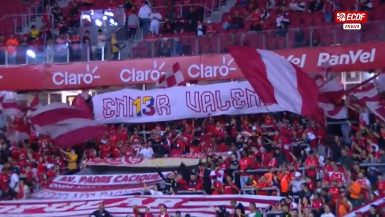 (VIDEO) Hinchas del Inter recibieron a Enner Valencia con un bandera gigante y colores de La Tri