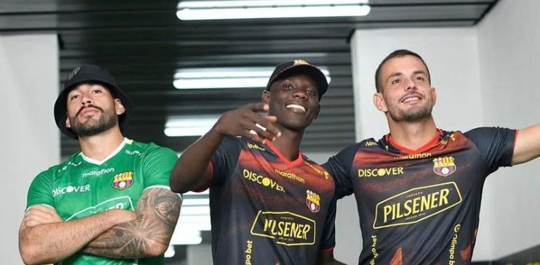 (FOTOS) Homenaje al Hincha: Nueva camiseta conmemorativa de Barcelona