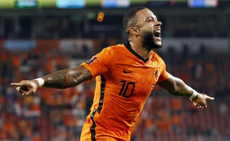 Podría ser un compañero de un ecuatoriano: Memphis Depay negocia con un club brasileño
