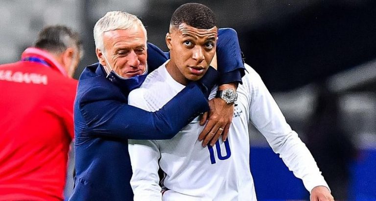 Deschamps salió en defensa de un Mbappé silbado y criticado