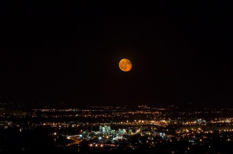 #NTF Ecuador podrá presenciar este martes una Superluna con un eclipse parcial