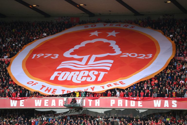 Millonaria multa al Nottingham Forest por un posteo en redes sociales