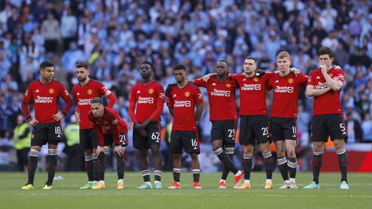 Escándalo en la Premier: Metieron un micrófono en la charla técnica del United