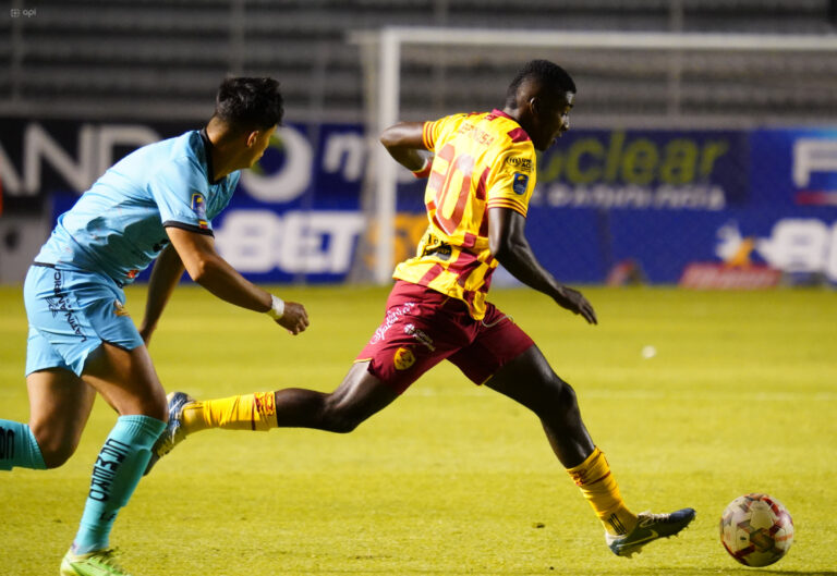 (VIDEO) Libertad comienza a despedirse: Aucas se llevó el empate de Loja