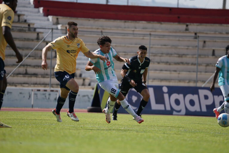 (VIDEO) EMPATE QUE SABE A DERROTA: Cumbayá y U. Católica igualaron en Latacunga