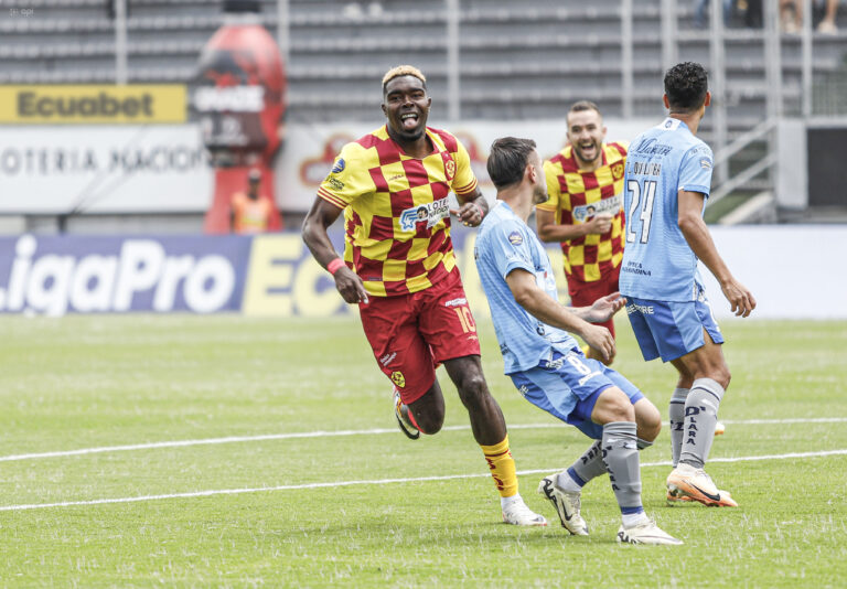 (VIDEO) 3 PUNTOS VITALES: Aucas derrotó a Macará en un partidazo de Carcelén